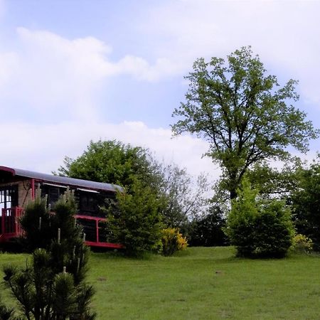 Les Roulottes Et Cabanes Du Livradois Cunlhat Exterior photo