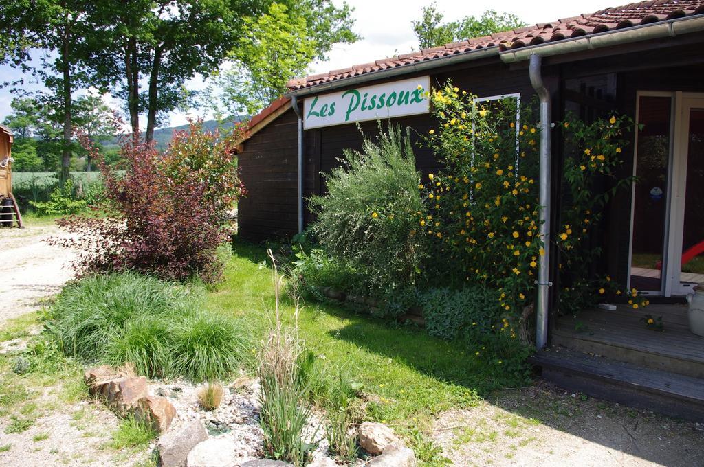 Les Roulottes Et Cabanes Du Livradois Cunlhat Exterior photo