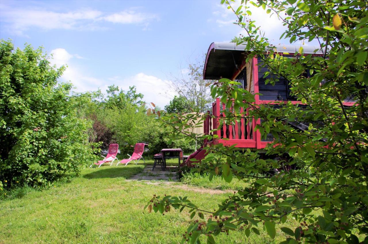 Les Roulottes Et Cabanes Du Livradois Cunlhat Exterior photo