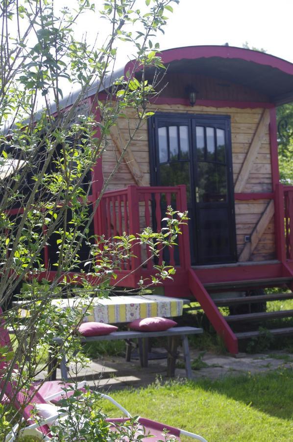 Les Roulottes Et Cabanes Du Livradois Cunlhat Exterior photo