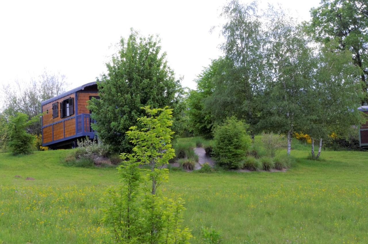 Les Roulottes Et Cabanes Du Livradois Cunlhat Exterior photo